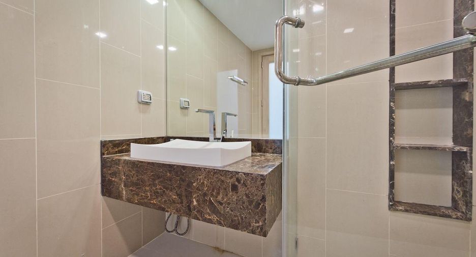 For rent and for sale studio condo in Pratumnak, Pattaya