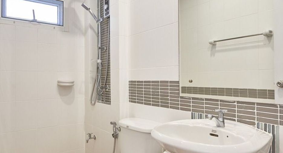 For rent 4 bedrooms house in Mueang Chiang Mai, Chiang Mai