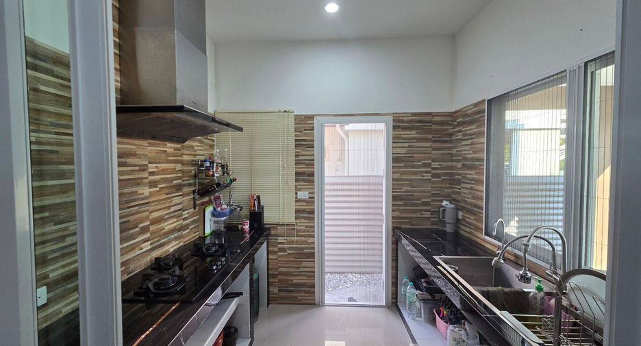 À louer 3 chambres maison à Bang Sao Thong, Samut Prakan