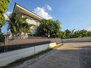 À louer 3 chambres maison à Bang Sao Thong, Samut Prakan