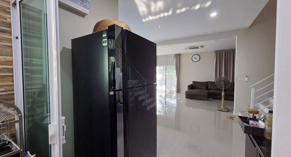 À louer 3 chambres maison à Bang Sao Thong, Samut Prakan