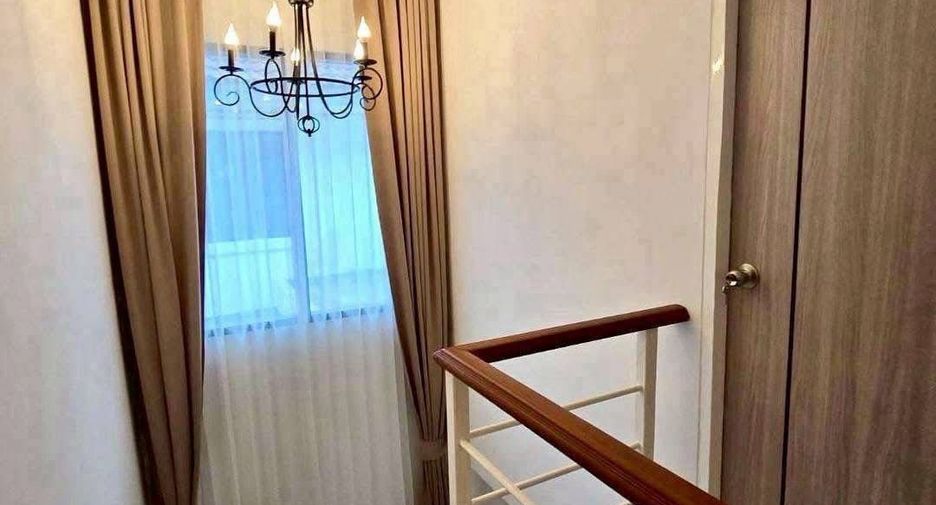 Casa en alquiler de 5 habitaciones en East Pattaya, Pattaya