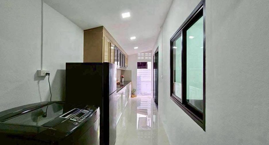Casa en alquiler de 5 habitaciones en East Pattaya, Pattaya