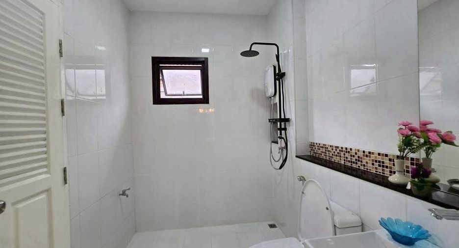Casa en alquiler de 5 habitaciones en East Pattaya, Pattaya