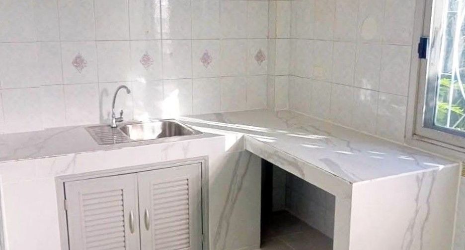Casa adosada en venta de 2 habitaciones en Lam Luk Ka, Pathum Thani