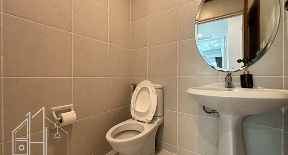 For rent 2 bedrooms apartment in Watthana, Bangkok