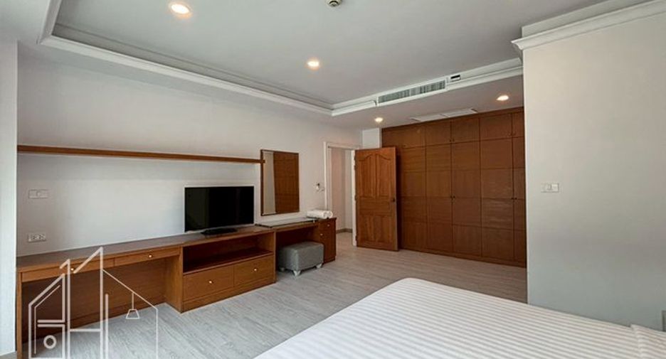 For rent 2 bedrooms apartment in Watthana, Bangkok