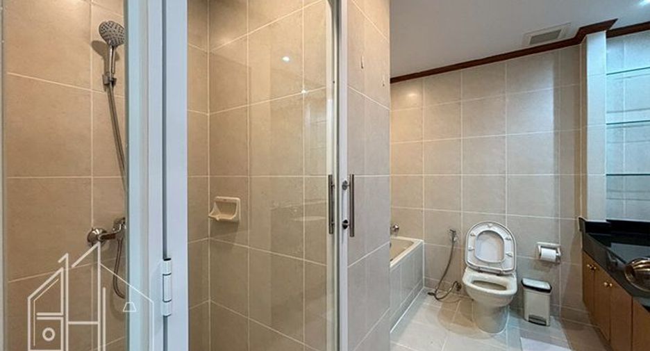 For rent 2 bedrooms apartment in Watthana, Bangkok