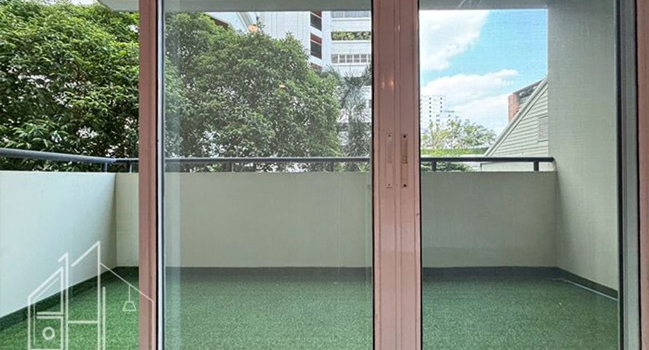For rent 2 bedrooms apartment in Watthana, Bangkok