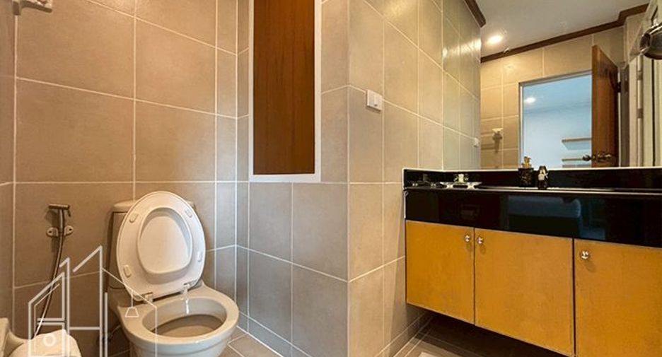 For rent 2 bedrooms apartment in Watthana, Bangkok