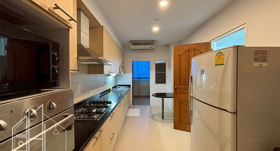 For rent 2 bedrooms apartment in Watthana, Bangkok