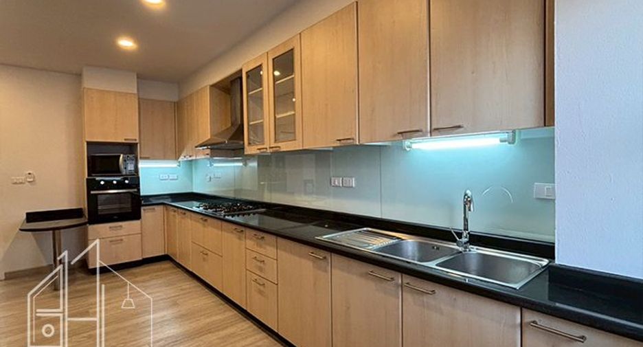 For rent 3 bedrooms condo in Watthana, Bangkok
