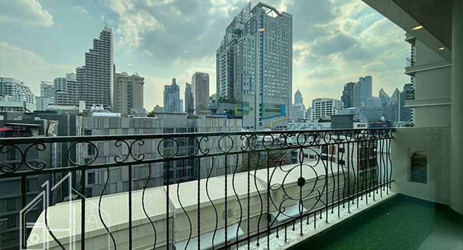 For rent 3 bedrooms condo in Watthana, Bangkok