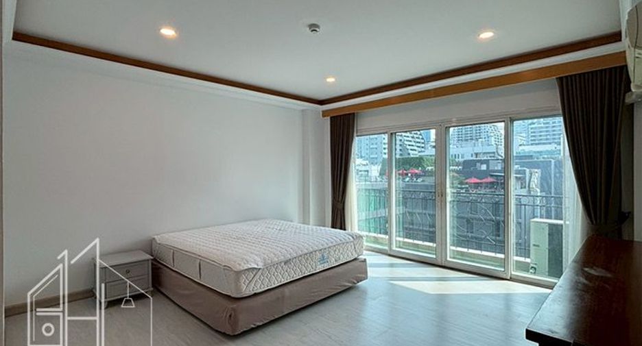For rent 3 bedrooms condo in Watthana, Bangkok