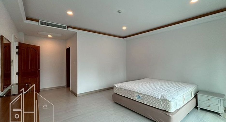 For rent 3 bedrooms condo in Watthana, Bangkok