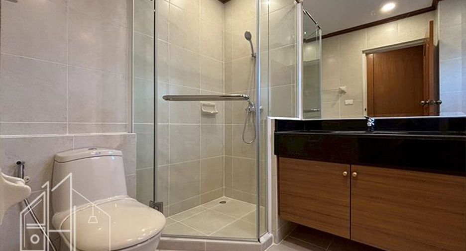 For rent 3 bedrooms condo in Watthana, Bangkok
