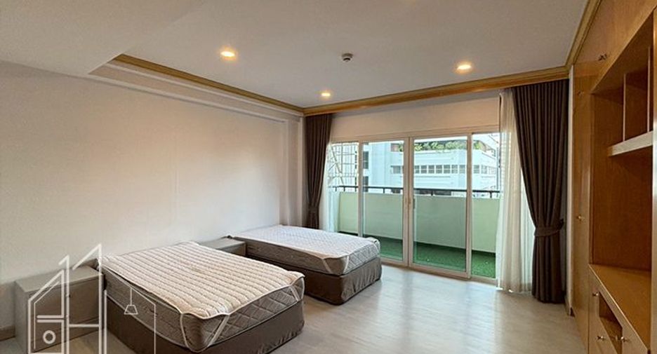 For rent 3 bedrooms condo in Watthana, Bangkok