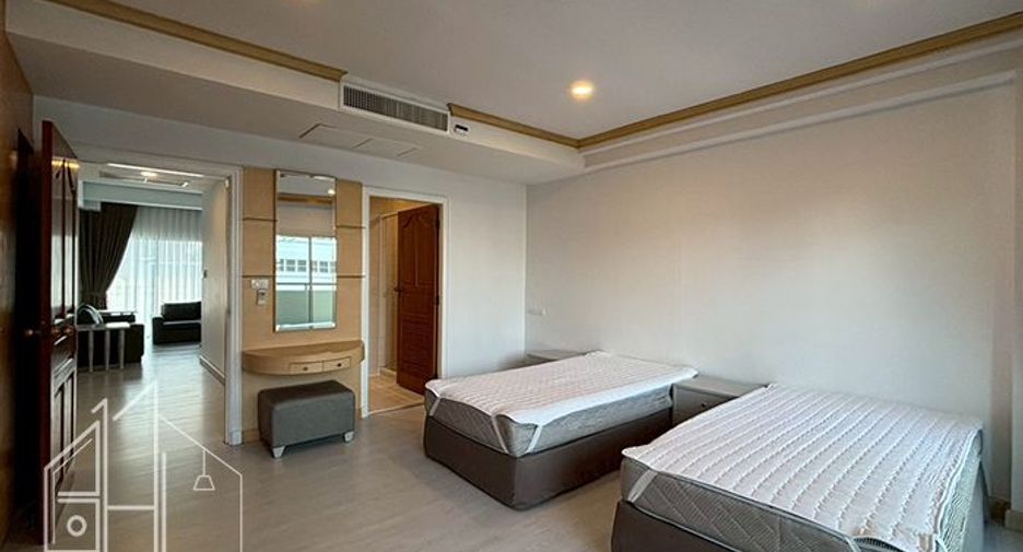 For rent 3 bedrooms condo in Watthana, Bangkok