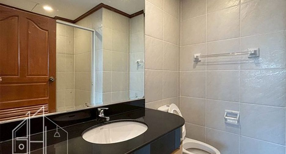 For rent 3 bedrooms condo in Watthana, Bangkok