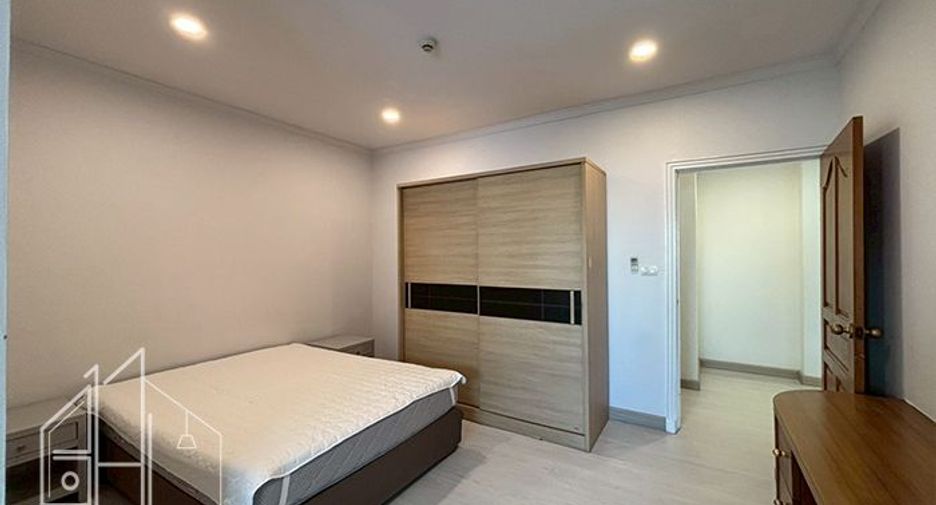 For rent 3 bedrooms condo in Watthana, Bangkok