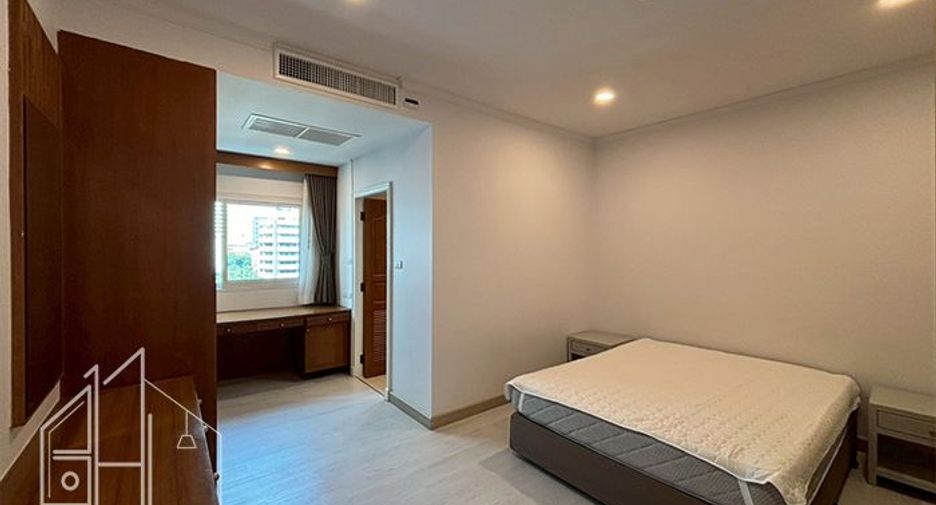 For rent 3 bedrooms condo in Watthana, Bangkok