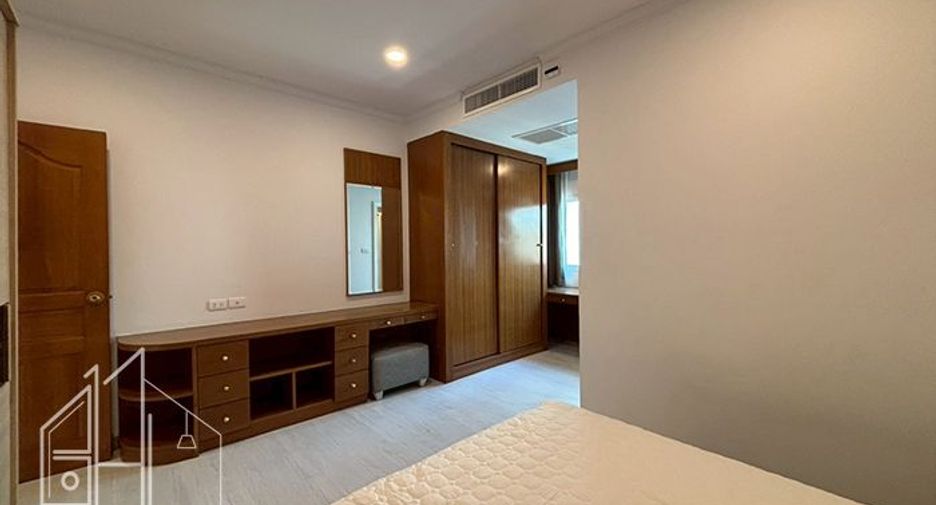 For rent 3 bedrooms condo in Watthana, Bangkok