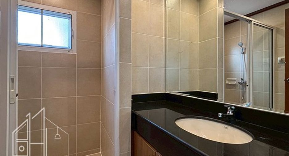 For rent 3 bedrooms condo in Watthana, Bangkok
