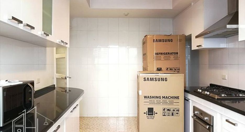 For rent 3 ベッドルーム condo in Khlong Toei, Bangkok