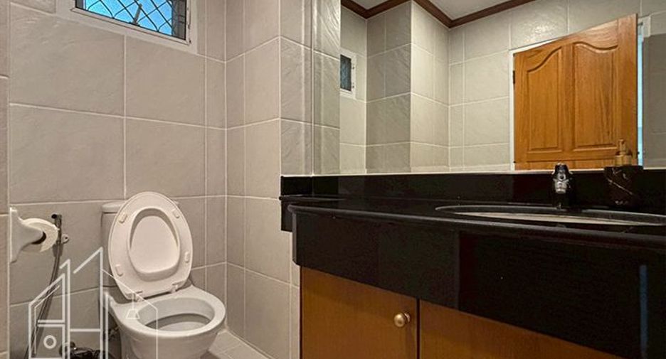 For rent 3 bedrooms condo in Watthana, Bangkok