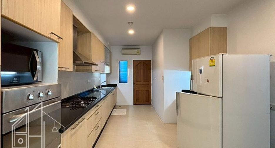 For rent 3 bedrooms condo in Watthana, Bangkok