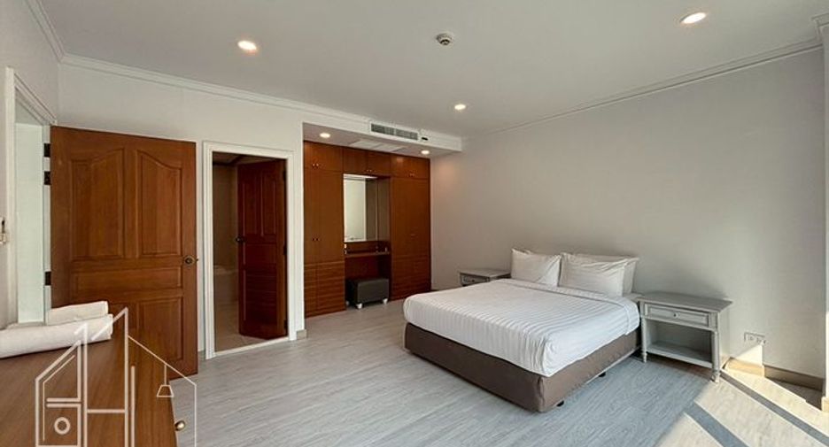 For rent 3 bedrooms condo in Watthana, Bangkok