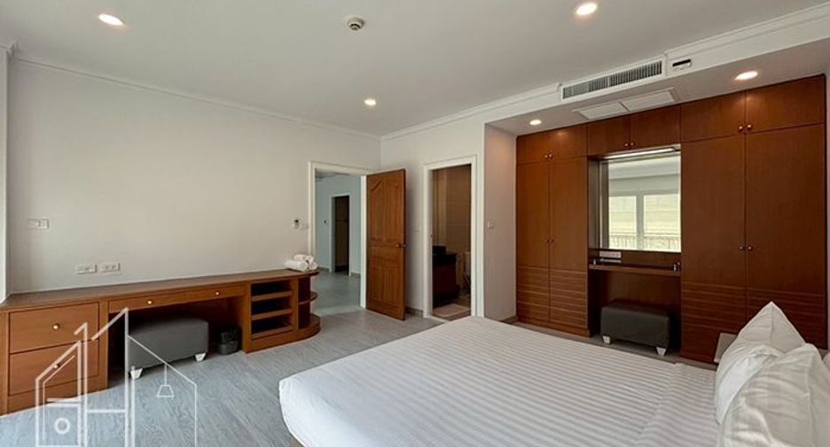 For rent 3 bedrooms condo in Watthana, Bangkok
