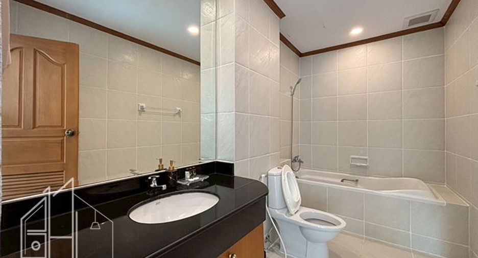 For rent 3 bedrooms condo in Watthana, Bangkok