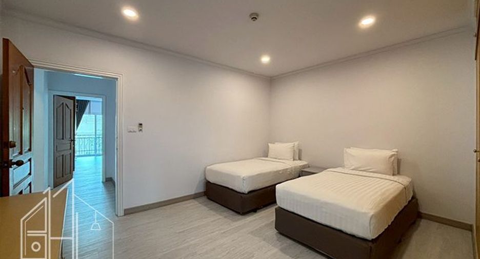 For rent 3 bedrooms condo in Watthana, Bangkok