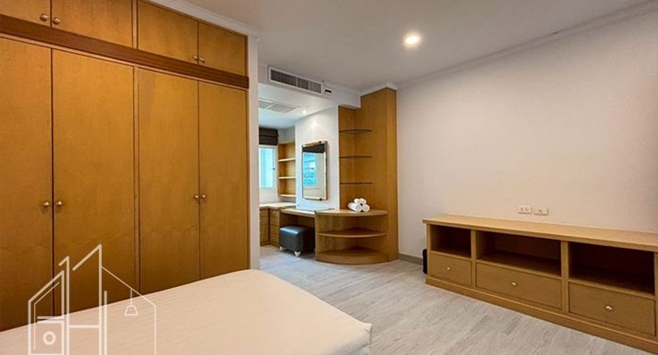For rent 3 bedrooms condo in Watthana, Bangkok