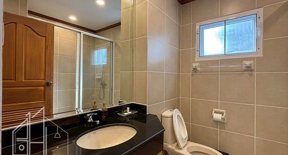 For rent 3 bedrooms condo in Watthana, Bangkok