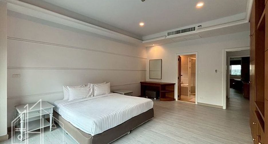 For rent 3 bedrooms condo in Watthana, Bangkok