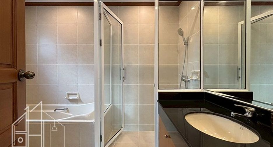 For rent 3 bedrooms condo in Watthana, Bangkok