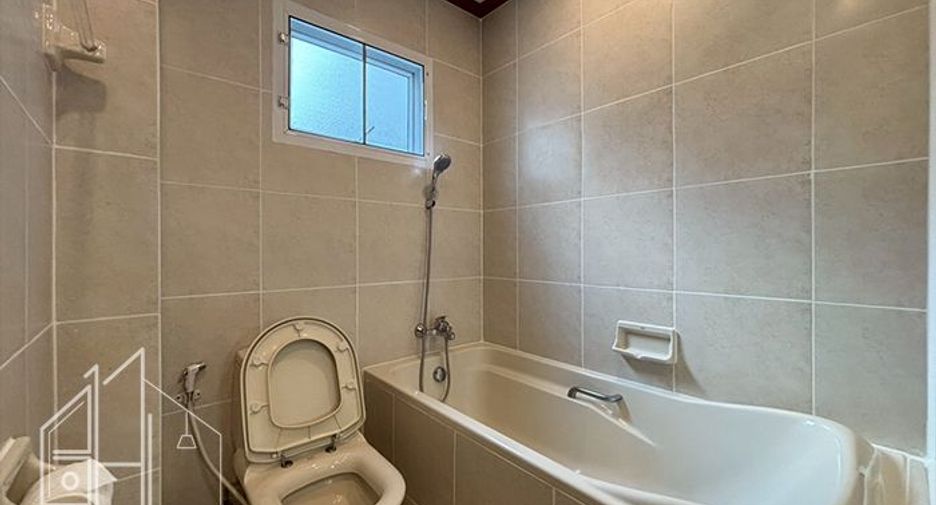 For rent 3 bedrooms condo in Watthana, Bangkok