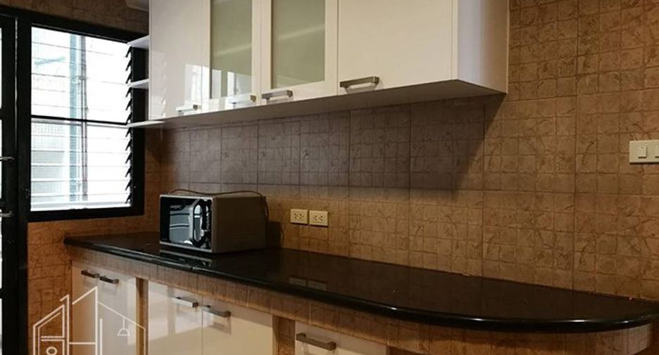 For rent 3 ベッドルーム condo in Khlong Toei, Bangkok
