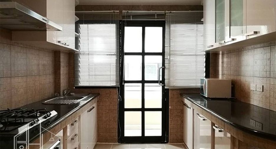 For rent 3 ベッドルーム apartment in Khlong Toei, Bangkok