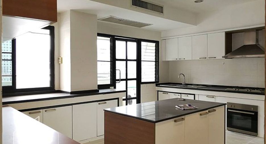 For rent 4 ベッドルーム apartment in Khlong Toei, Bangkok