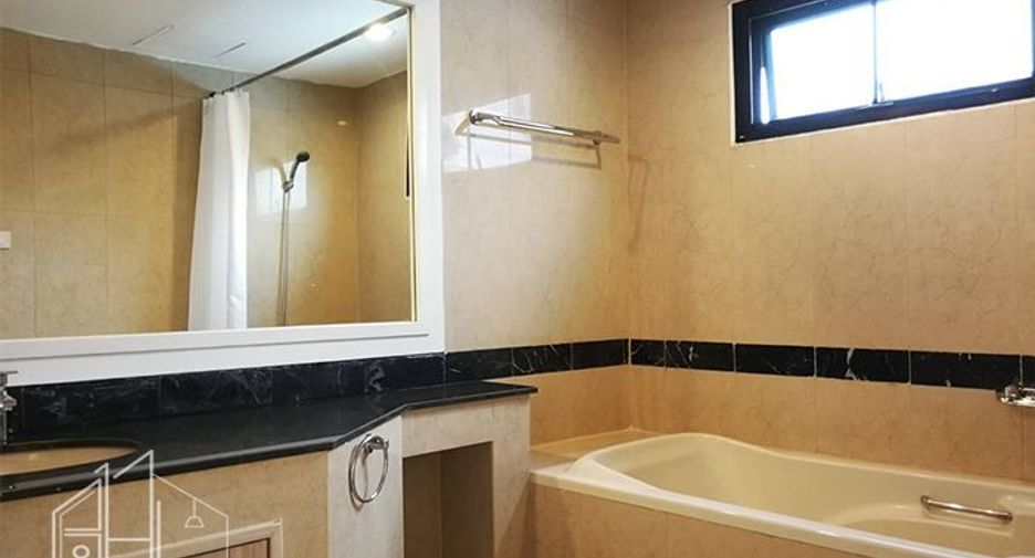 For rent 4 ベッドルーム apartment in Khlong Toei, Bangkok