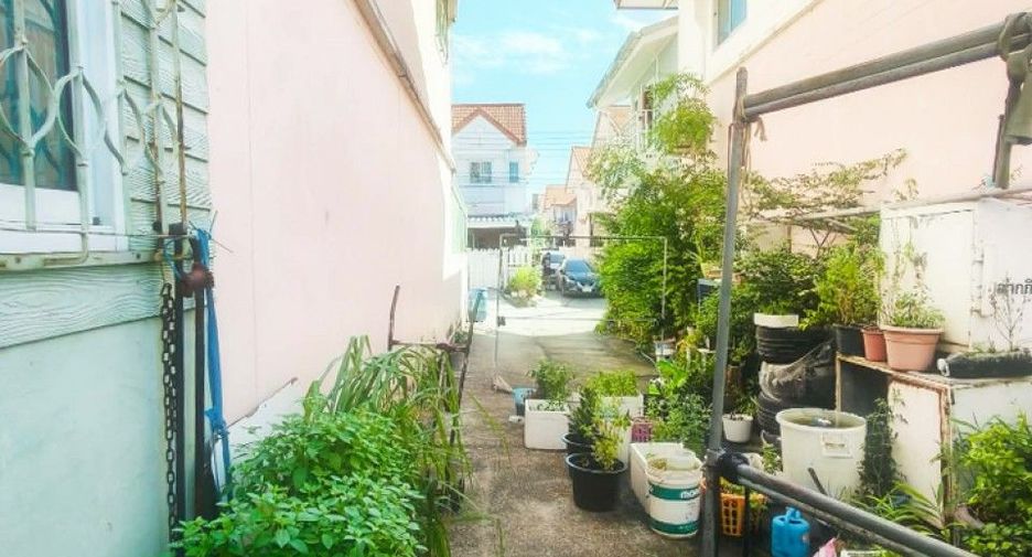 Casa adosada en venta de 2 habitaciones en Bang Sao Thong, Samut Prakan
