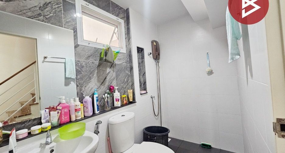 Casa adosada en venta de 4 habitaciones en Bang Bo, Samut Prakan