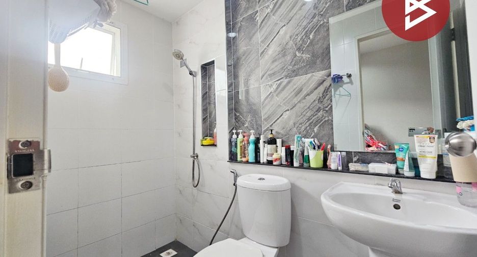 Casa adosada en venta de 4 habitaciones en Bang Bo, Samut Prakan