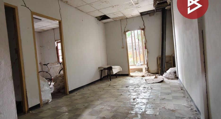 Reihenhaus zum Kauf mit 2 Zimmer in Sam Phran, Nakhon Pathom