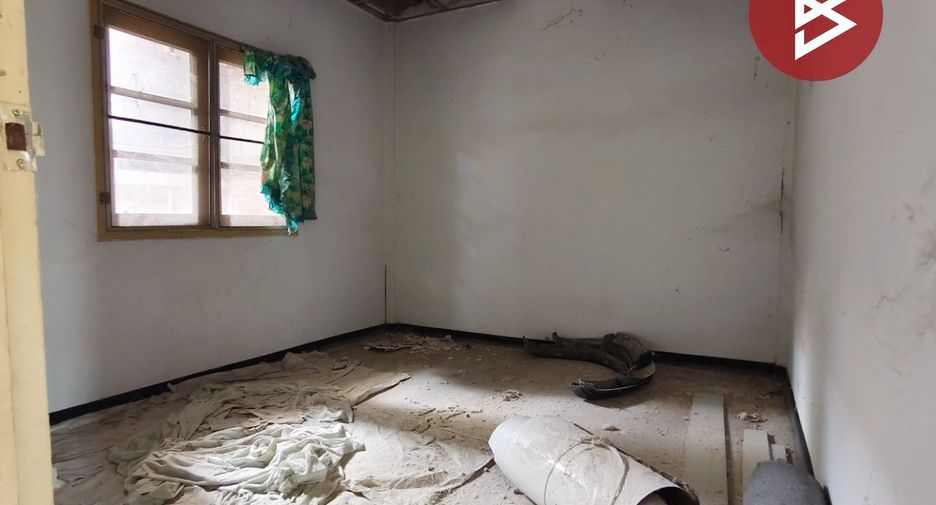 Reihenhaus zum Kauf mit 2 Zimmer in Sam Phran, Nakhon Pathom