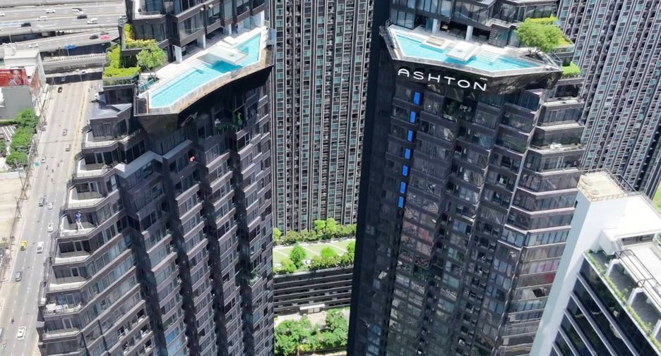 For sale 2 bedrooms condo in Huai Khwang, Bangkok