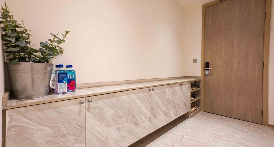 For sale 2 bedrooms condo in Huai Khwang, Bangkok